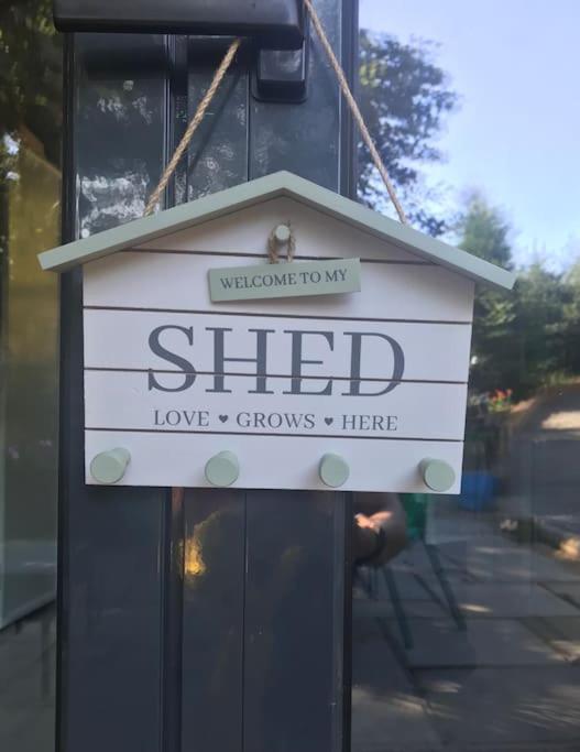 The Shed . A Cosy, Peaceful, 96% Recycled, Chalet. Swansea Exterior foto